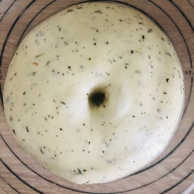 在家就能做的蒜香培根軟歐包，高顏值超美味，解饞還頂飽